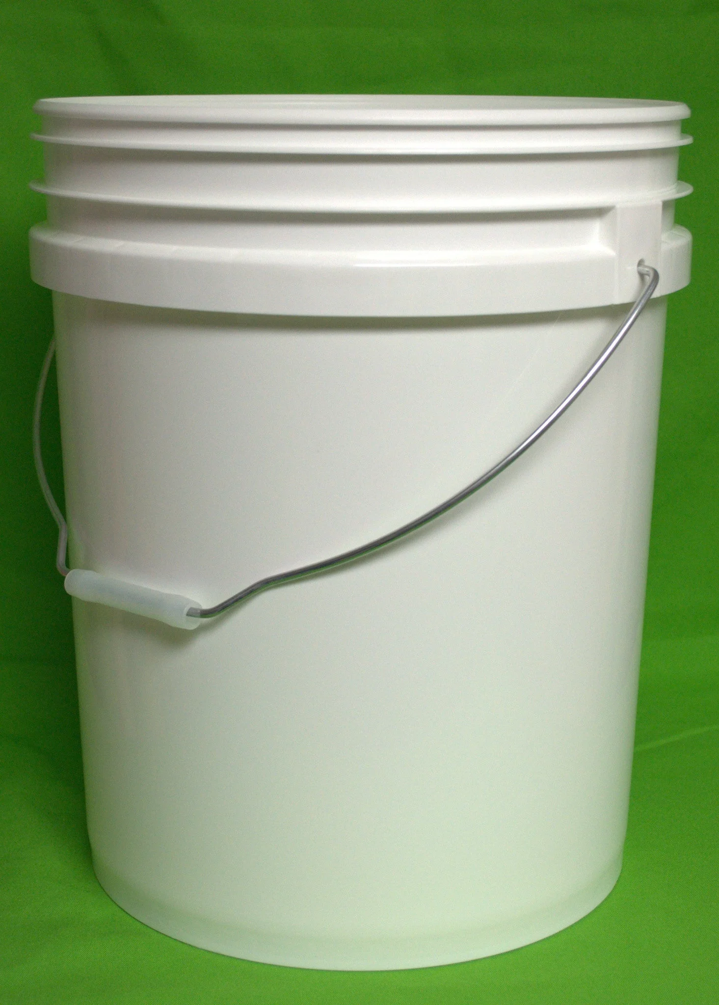 White Bucket-with lid