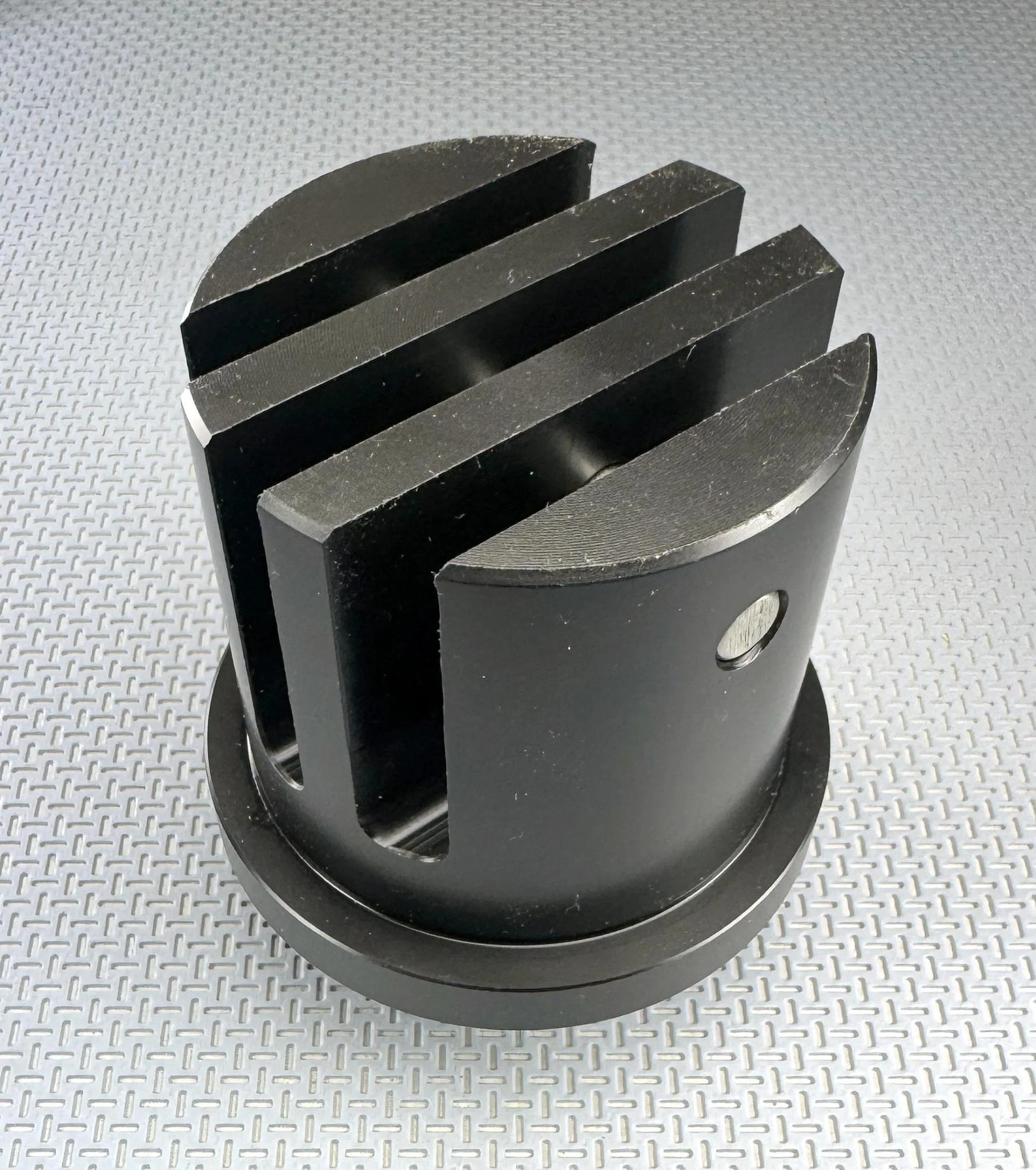 VX One (Delrin) Mast Heel for Southern Spars Mast including axis pin (no sheaves)